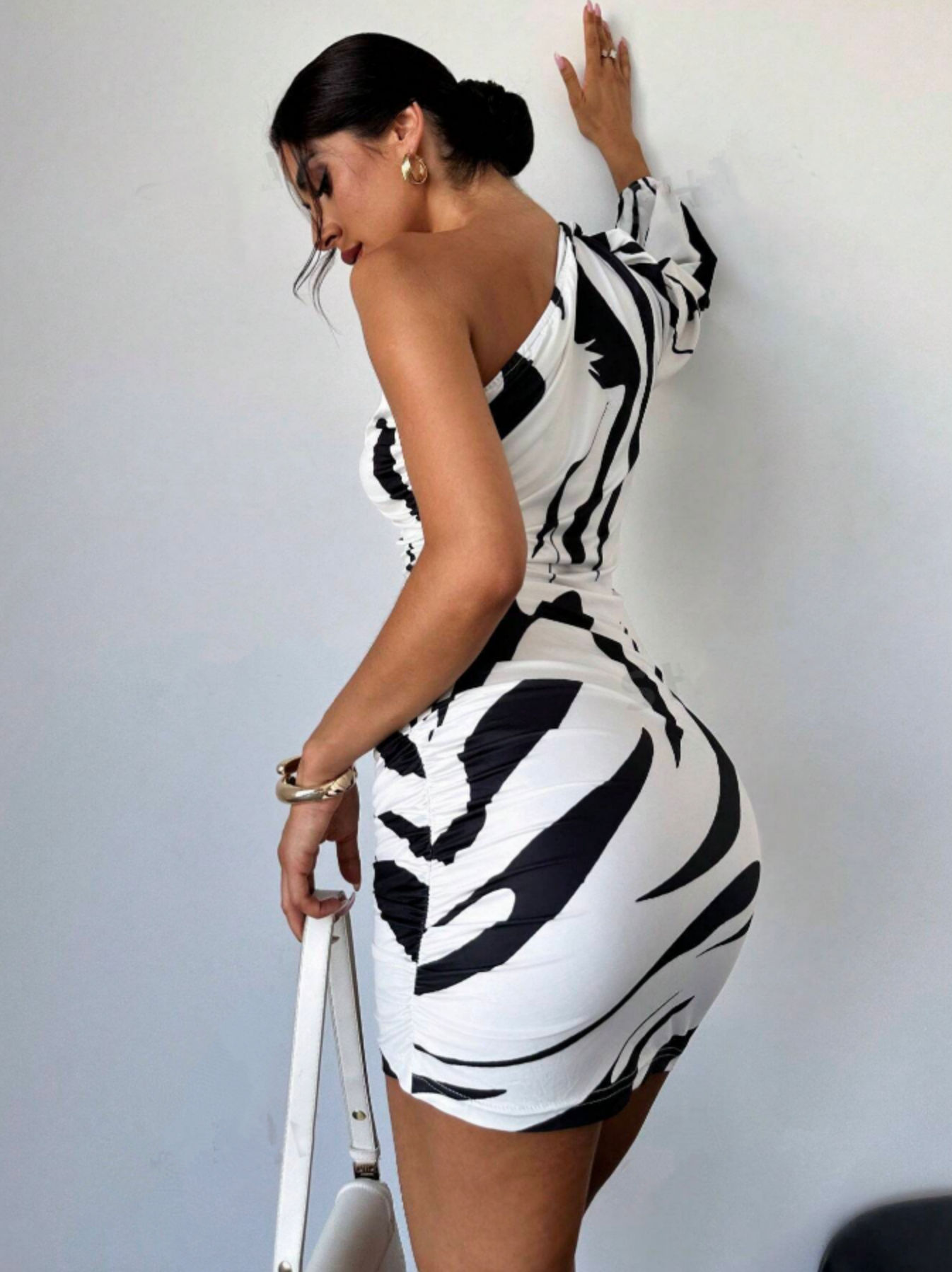 Elegante jurk met enkele mouw